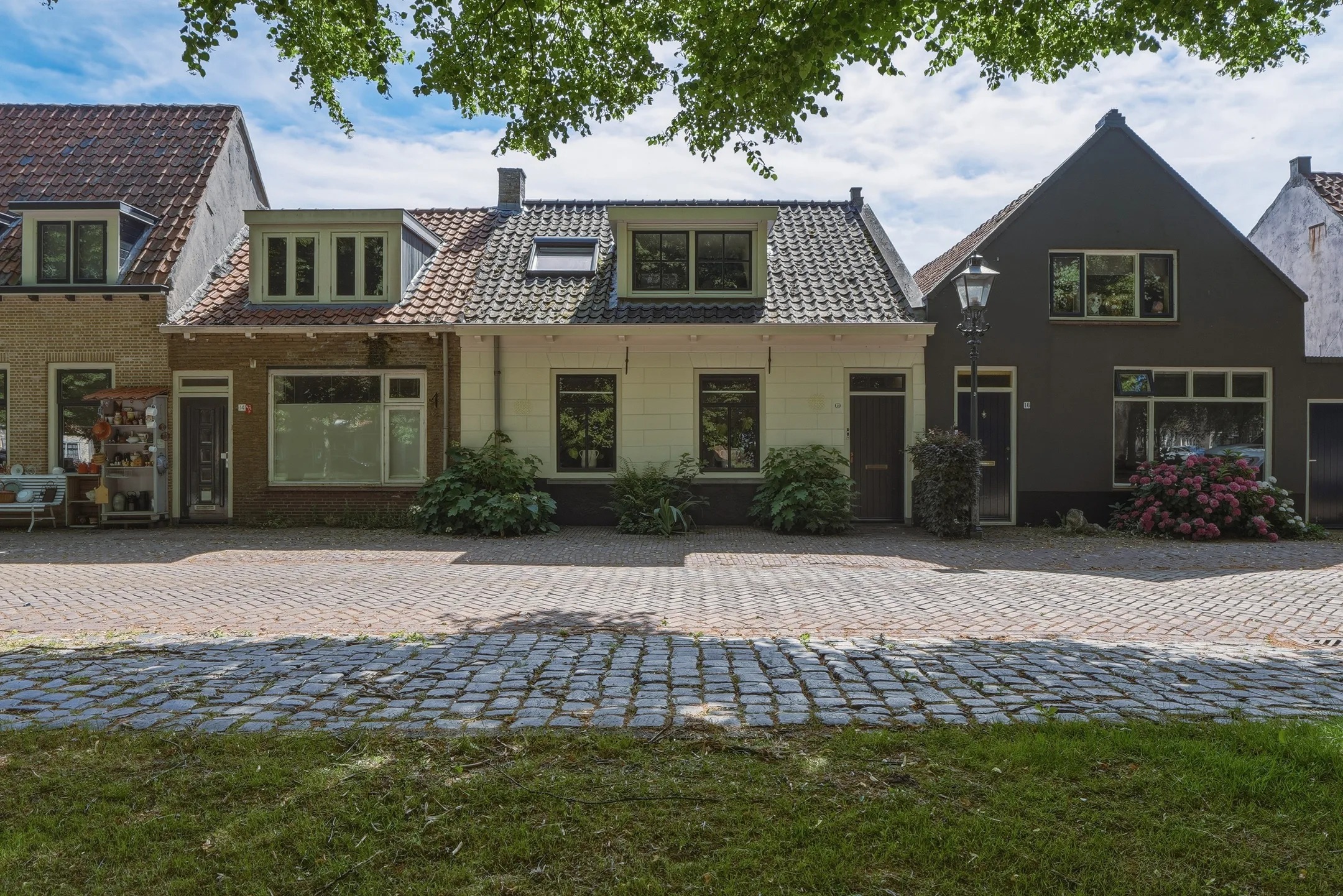 Tussenwoning Dorpsplein 15 Nisse