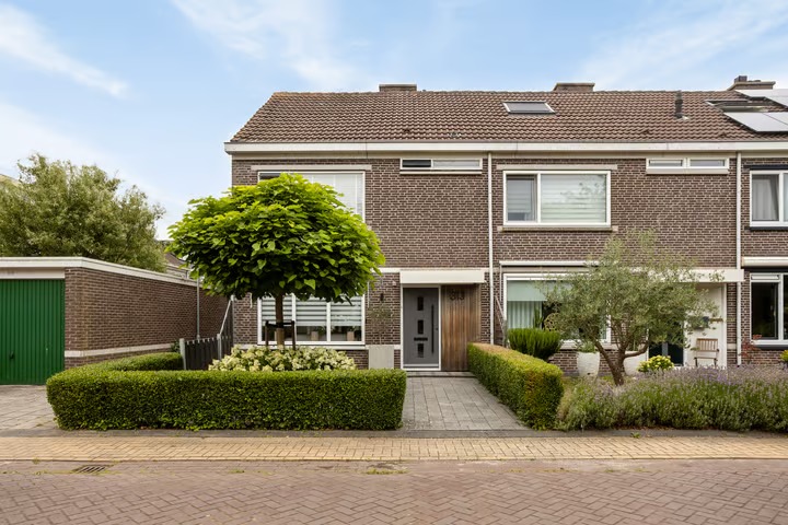 Hoekwoning Prof ten Doesschatestraat 313 in Heemskerk