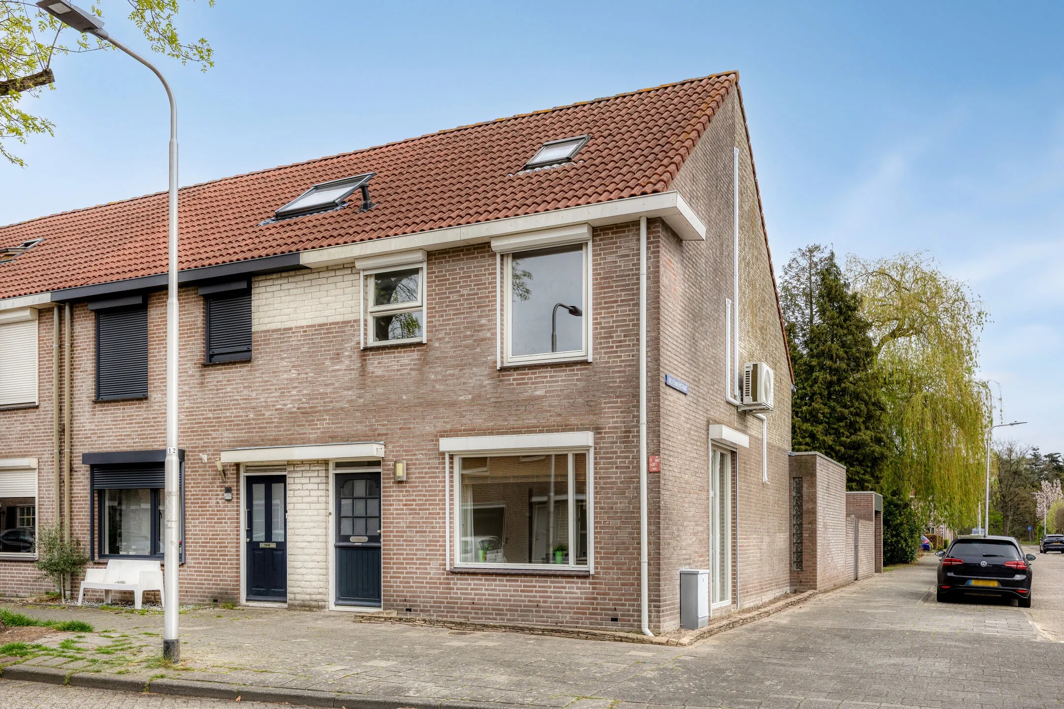 Hoekwoning Dalfsenlaan 50 in Tilburg