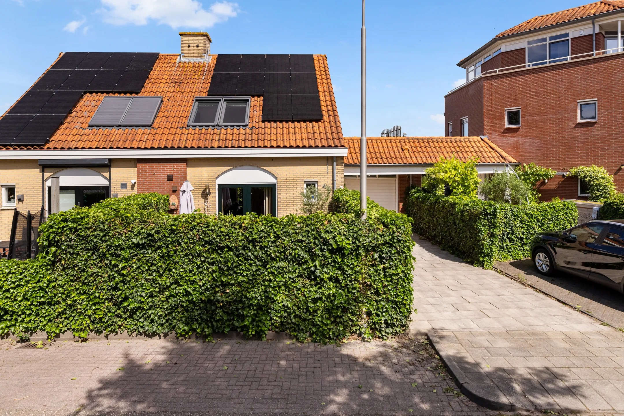 Geschakelde 2-onder-1-kapwoning (dijkwoning) West-Havendijk 56 in Steenbergen