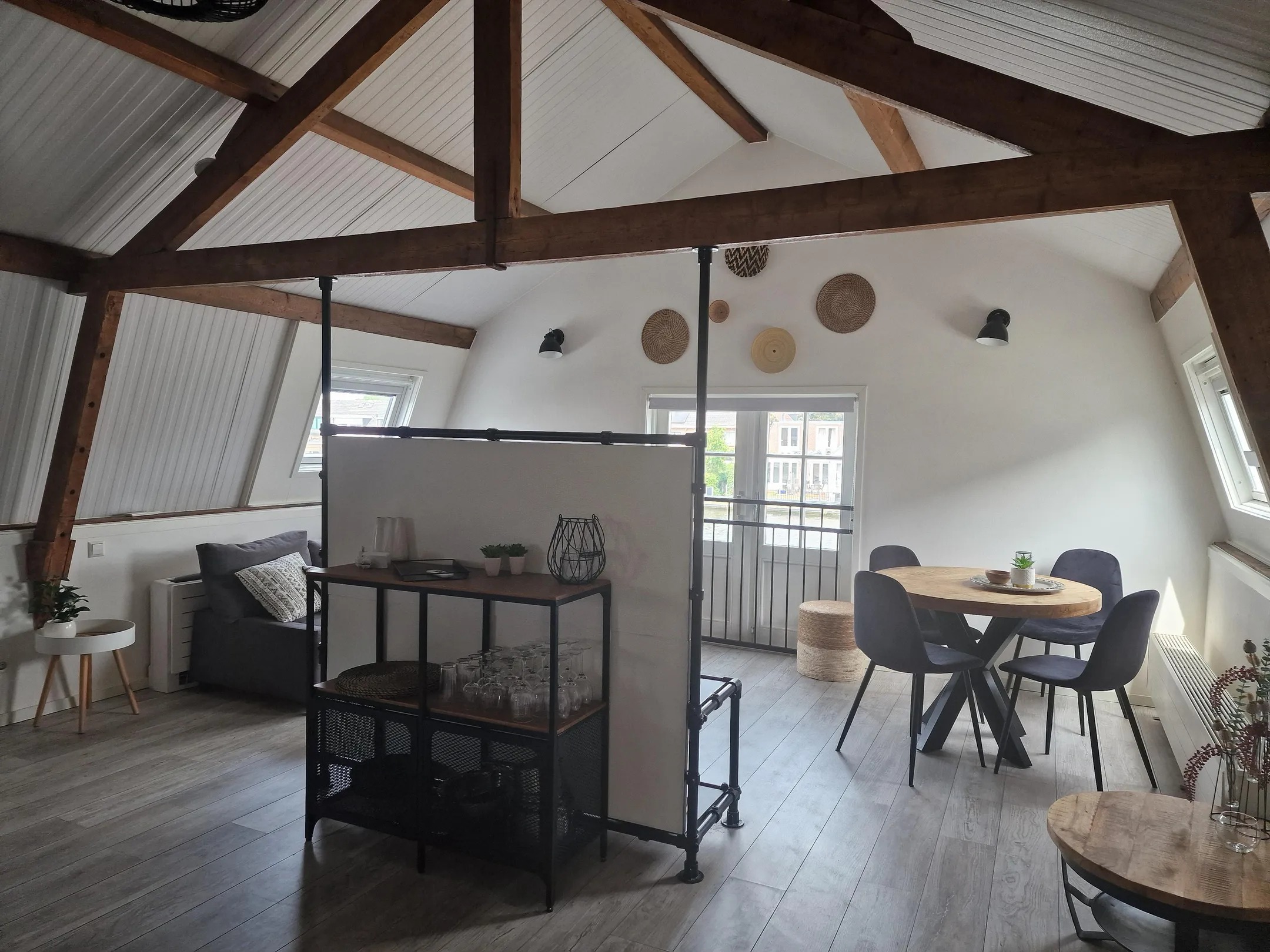 Bovenwoning Hoge Rijndijk 85 in Zoeterwoude