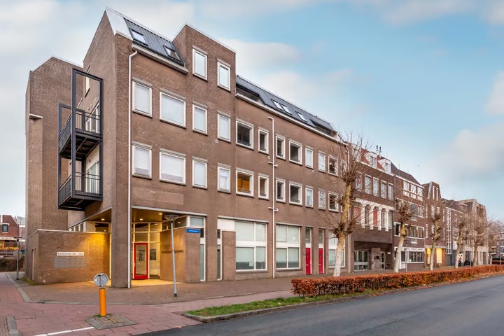 Portiekflat Kerkstraat 16 C in Almere