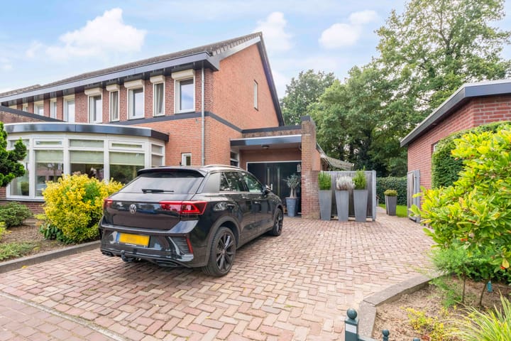 Eengezinswoning, 2-onder-1-kapwoning Ericaplein 64 Grubbenvorst