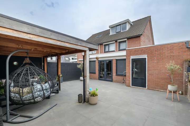 2-onder-1-kapwoning De Sperwer 21 Almelo