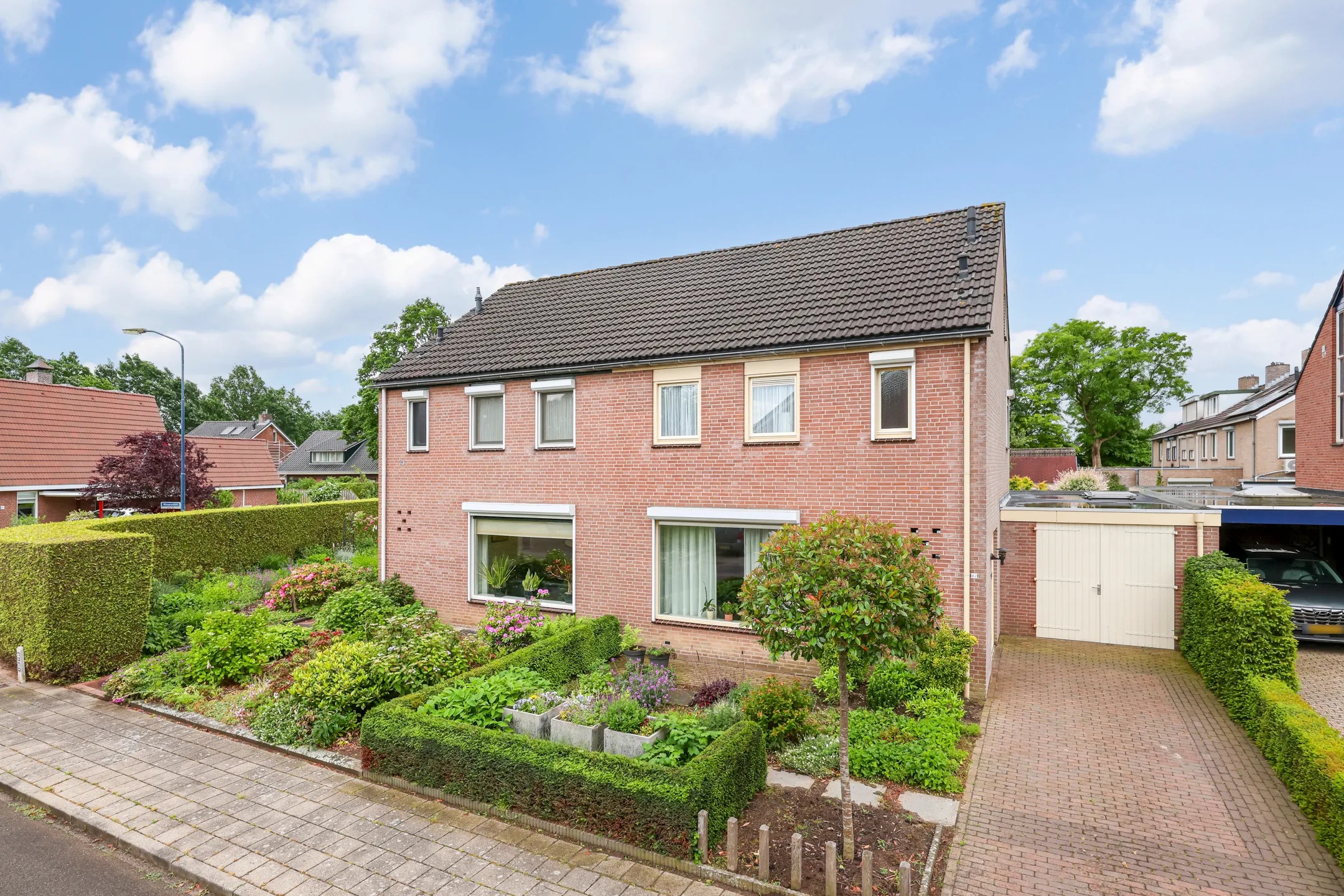 Geschakelde 2-onder-1-kapwoning Weversveld 42 in Wehl