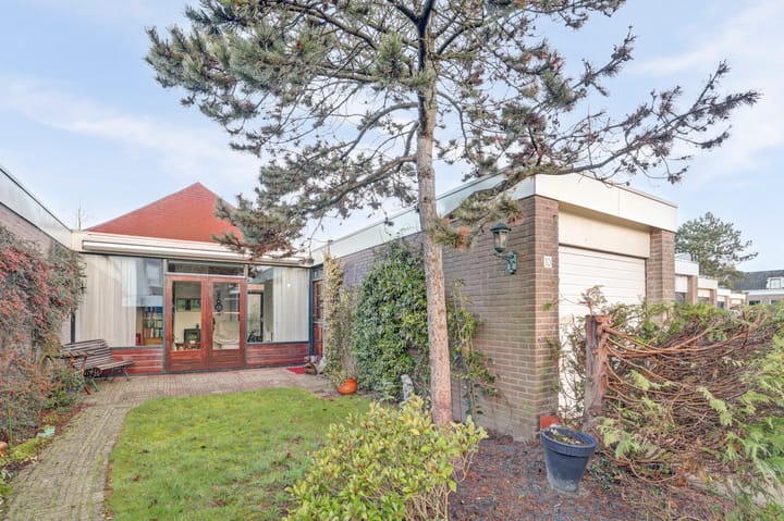Geschakelde woning (semi-bungalow) Burgemeester Gaststraat 10 in Brouwershaven