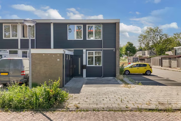 Hoekwoning Zandbank 174 in Lelystad