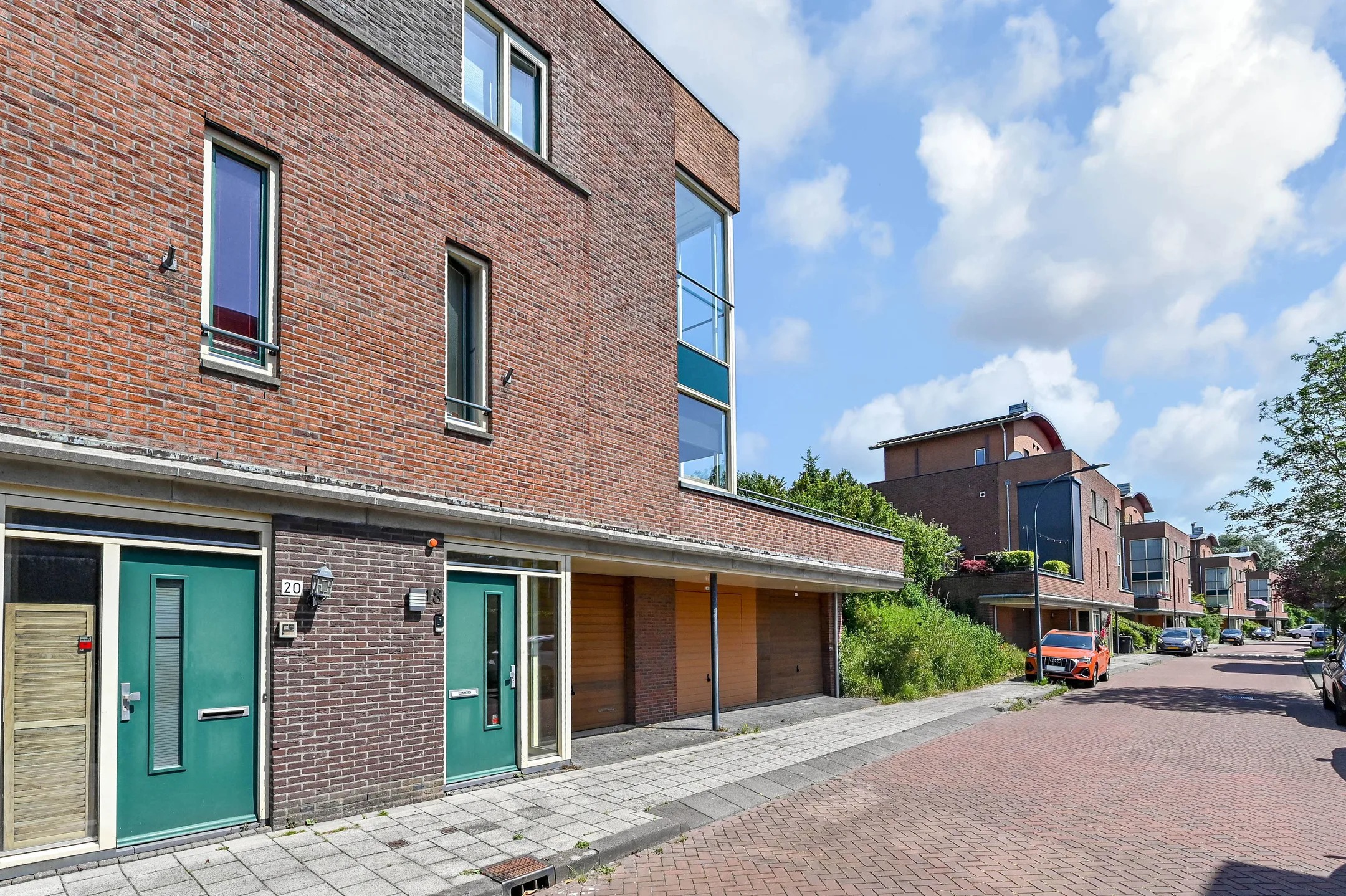 2-onder-1-kapwoning Charley Tooropstraat 18 in Voorburg