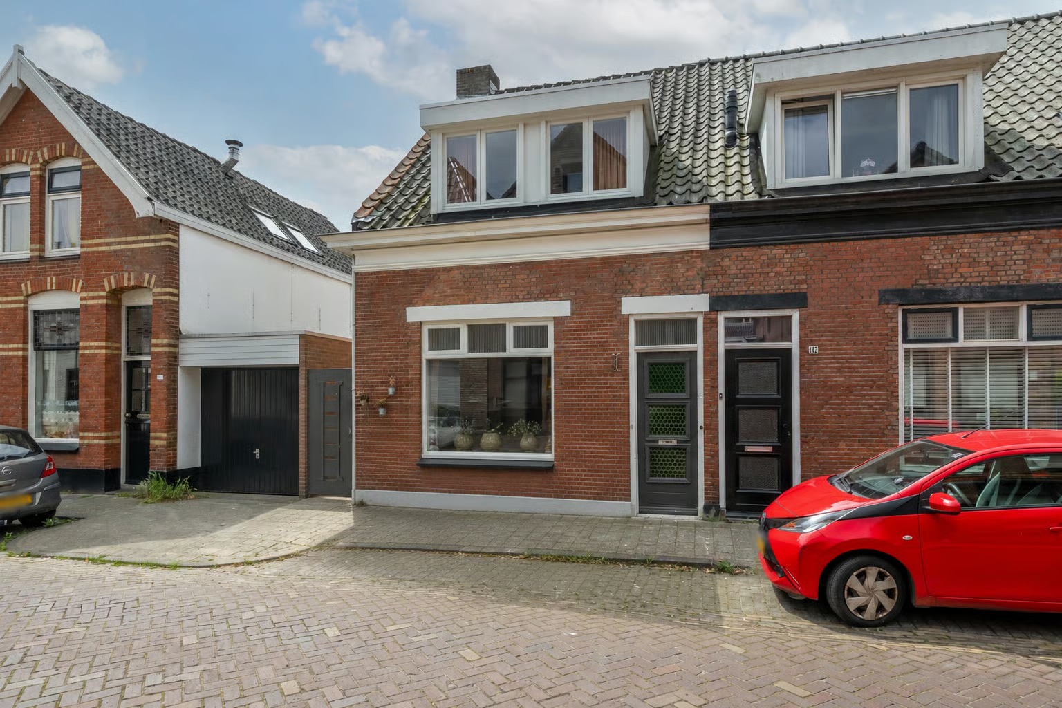 Hoekwoning Zandbergweg 144 in Breda