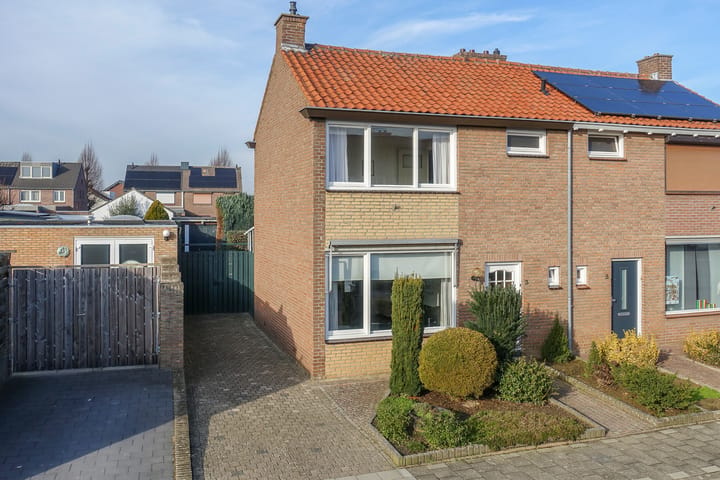 2-onder-1-kapwoning Const Huygensstraat 3 in Elsloo