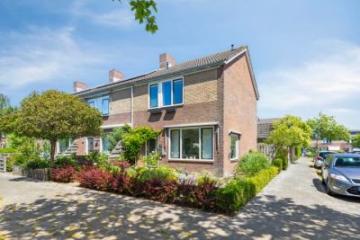 Hoekwoning J.W. Schuurmanstraat 55 in Domburg