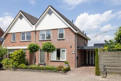 2-onder-1-kapwoning Kardinaal Alfrinkweg 11 in Weerselo