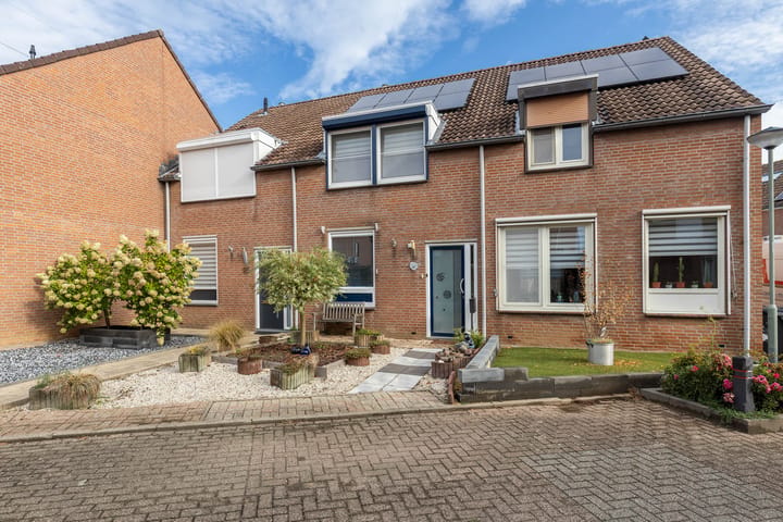 Eengezinswoning, tussenwoning Joost van den Vondelstraat 27 in Elsloo