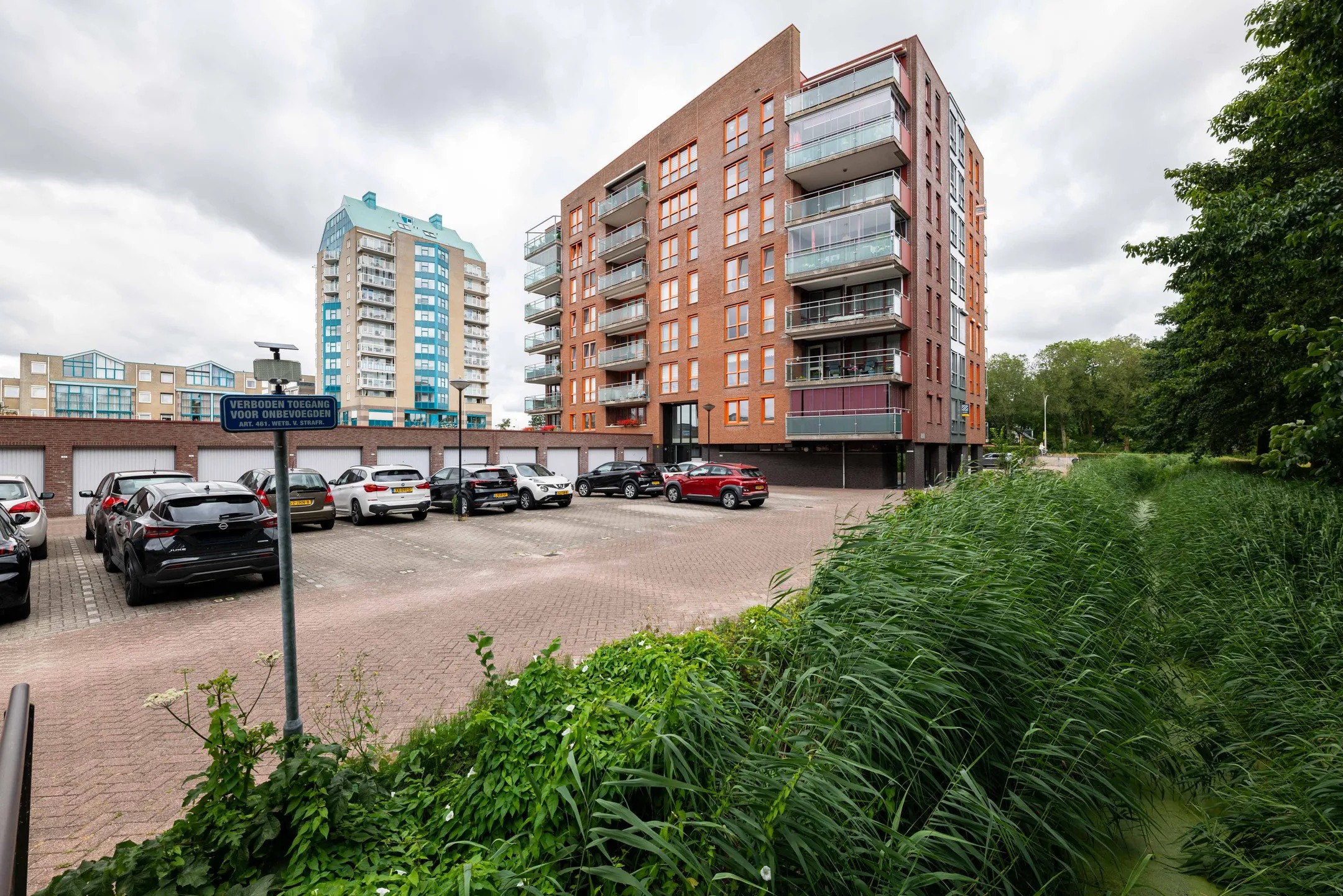 Portiekflat Waterlinze 42 in Hellevoetsluis