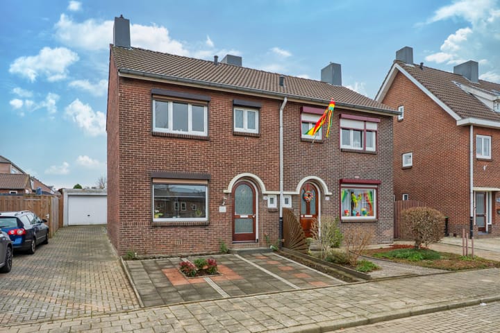 Halfvrijstaande woning Olmenplein 24 in Kerkrade