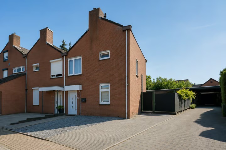 Hoekwoning Adriaen Brouwerstraat 82 in Kerkrade