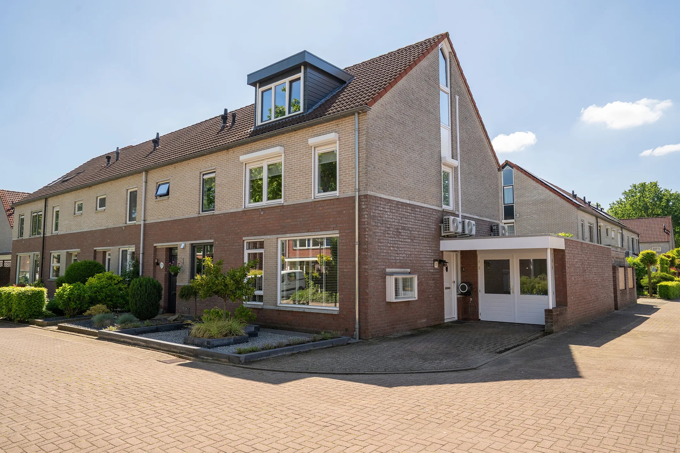 Hoekwoning Toccatastraat 32 in Enschede