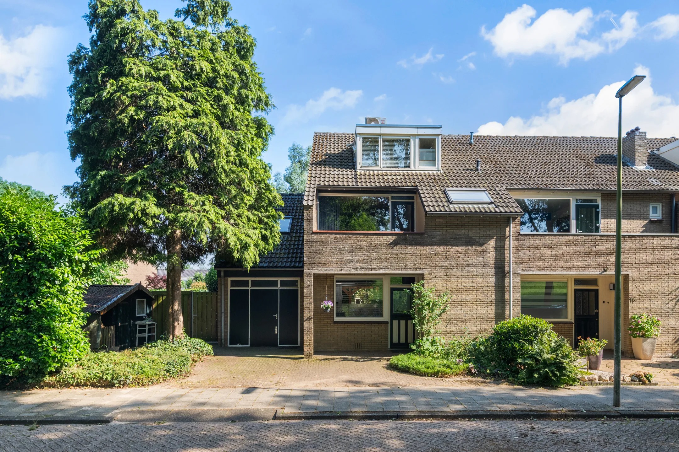 Hoekwoning Hazelaarstraat 14 in Vianen