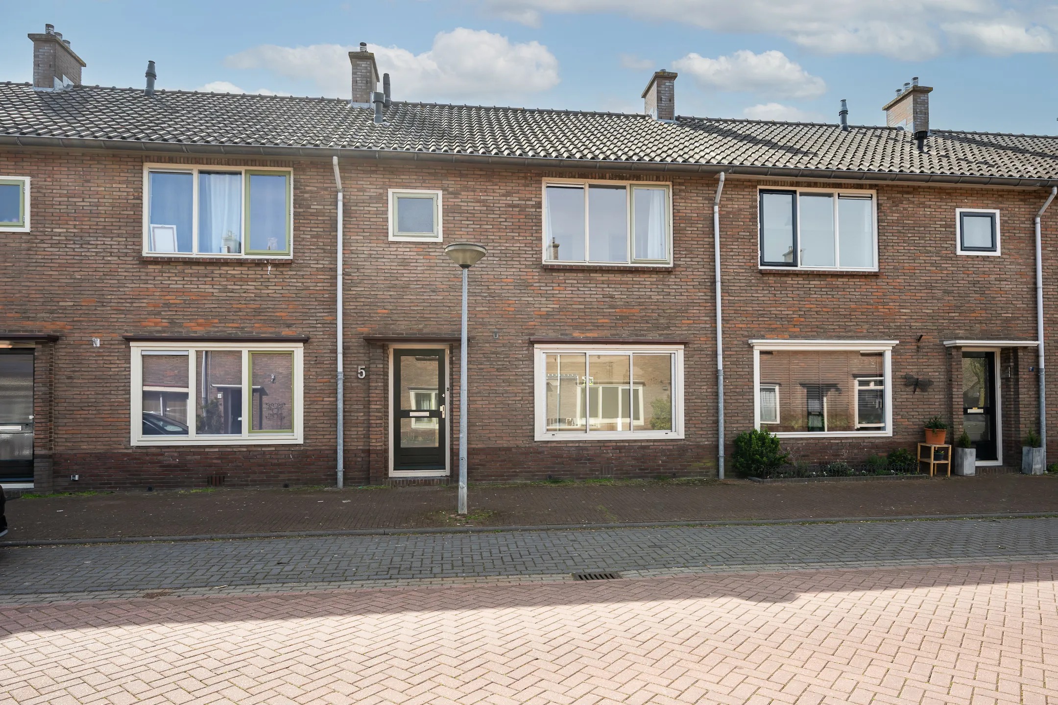 Tussenwoning Jacob van Heemskerkstraat 5 in Huizen