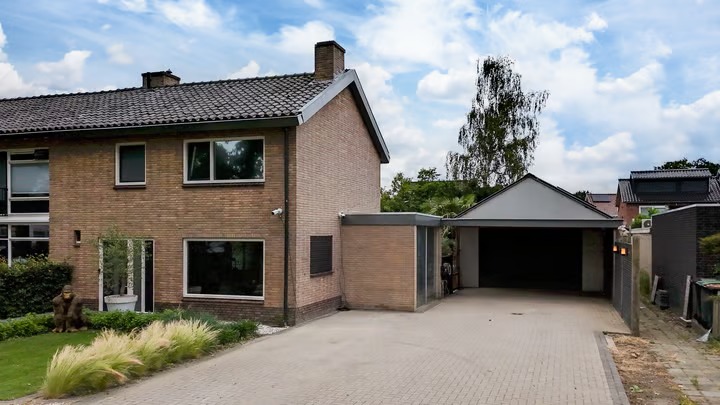 2-onder-1-kapwoning Burgemeester van Dorth tot Medlerstraat 17 in Duiven