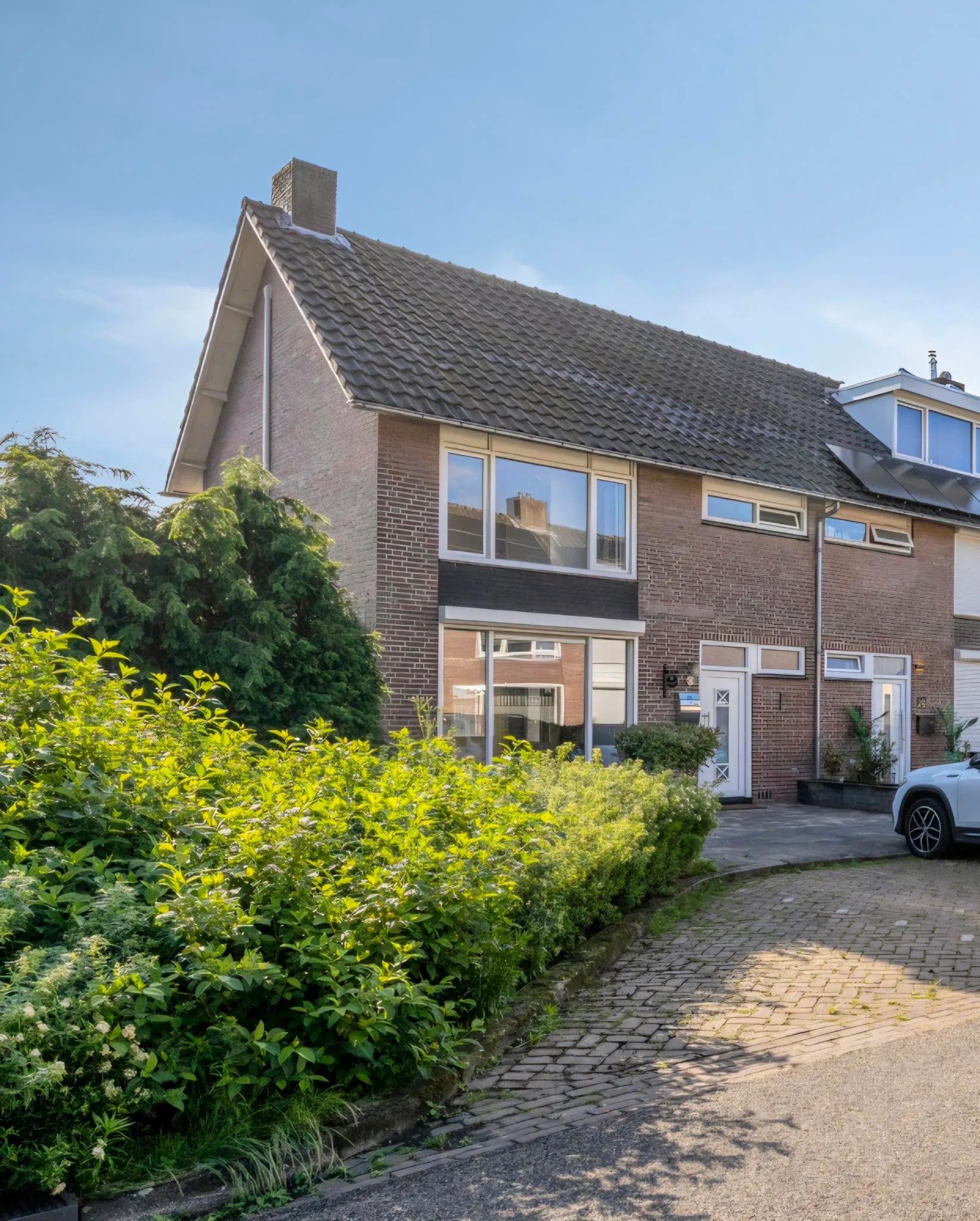 Hoekwoning Karel Doormanstraat 30 in Geldrop