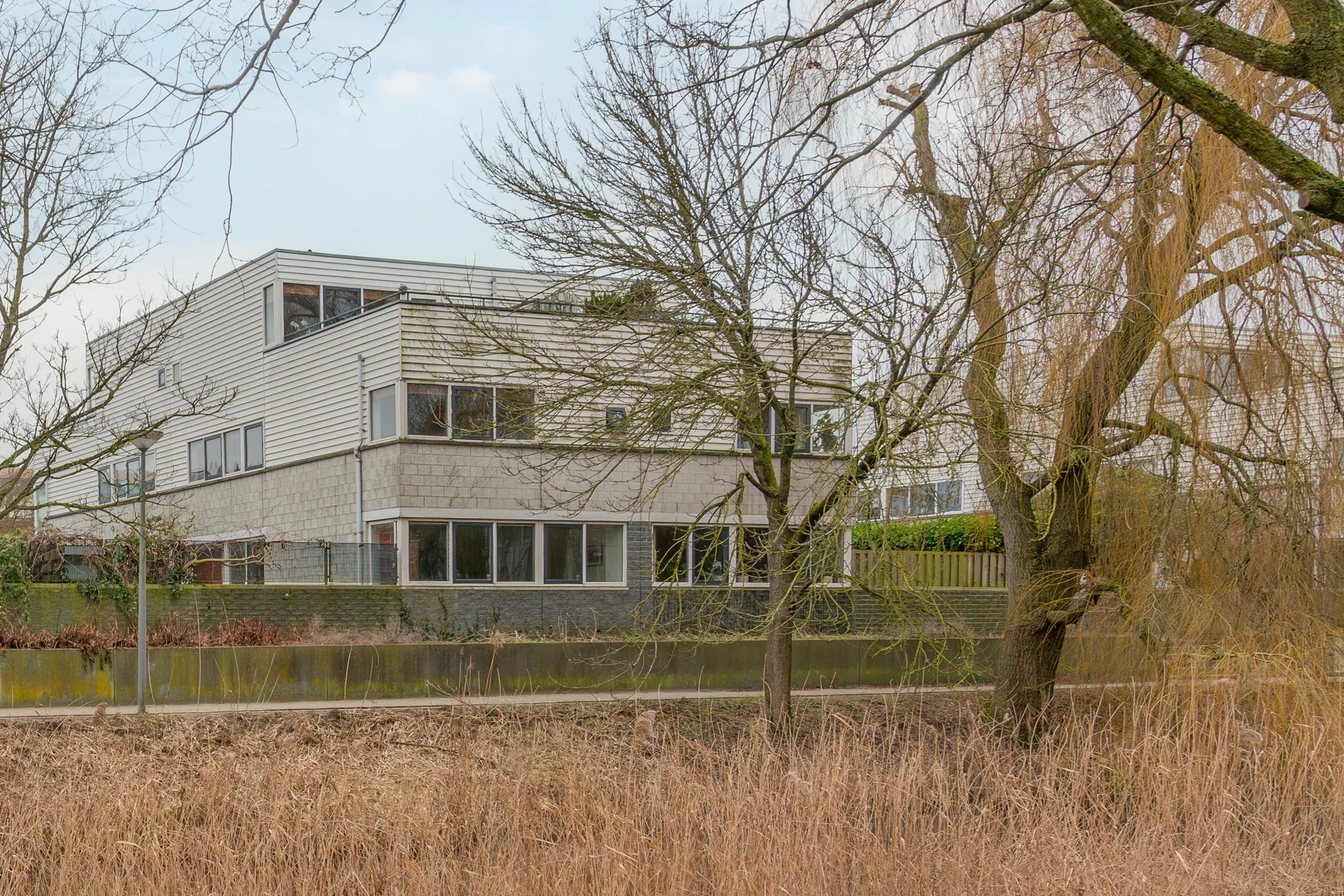 Hoekwoning (kwadrant woning) Le Tourmalet 26 in Amsterdam
