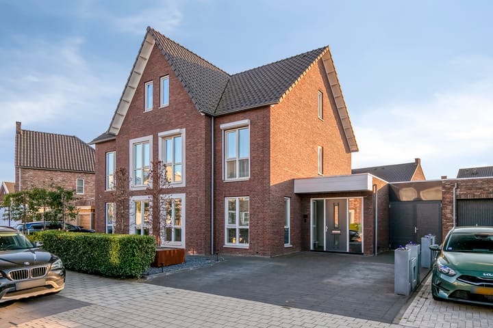Eengezinswoning, geschakelde 2-onder-1-kapwoning Burgemeester Baerendshof 56 in Tholen