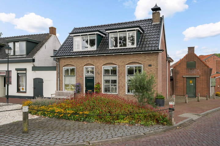 Geschakelde woning (dijkwoning) Wal 35 in Tholen