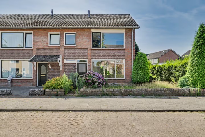 Hoekwoning Korenbloemstraat 2 in Baarle-Nassau