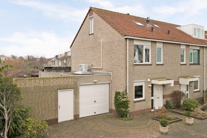 Hoekwoning Laan van Delfland 11 Monster