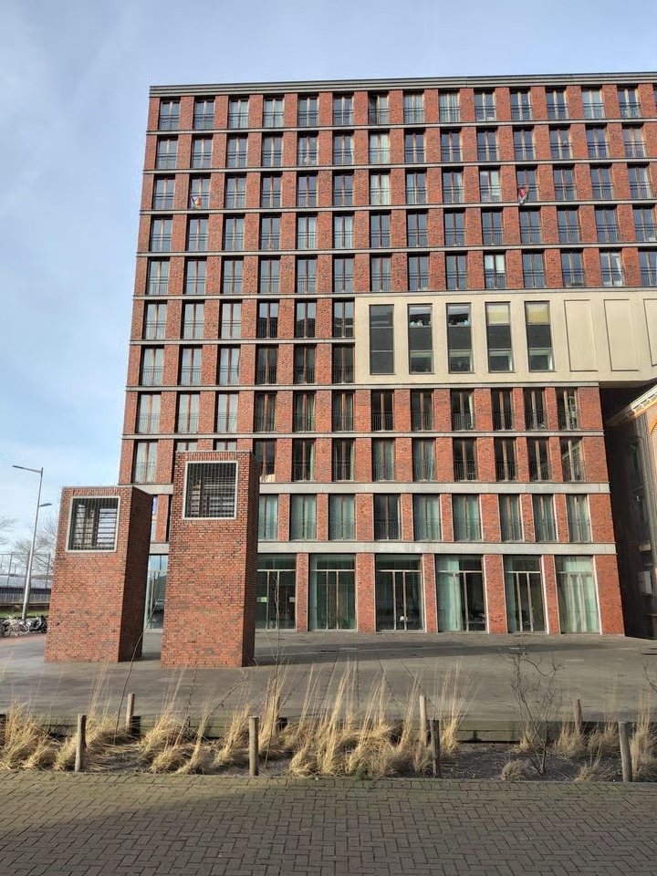 Tussenverdieping Waagdragerhof 166 in Amsterdam