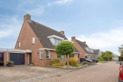 Eengezinswoning, 2-onder-1-kapwoning Torenlaan 35 in Zuid-Beijerland