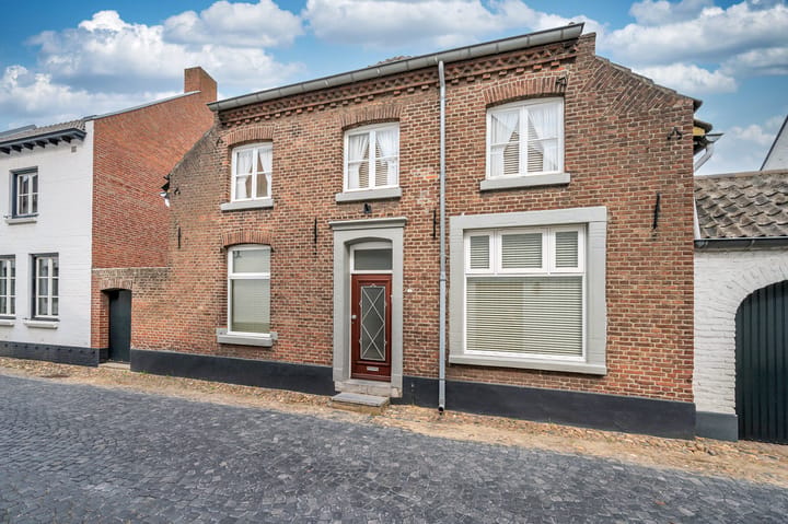 Eengezinswoning, geschakelde woning Hoogstraat 36 in Thorn