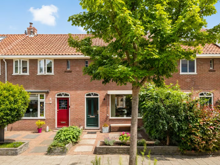 Tussenwoning Esdoornlaan 12 in Zaandijk