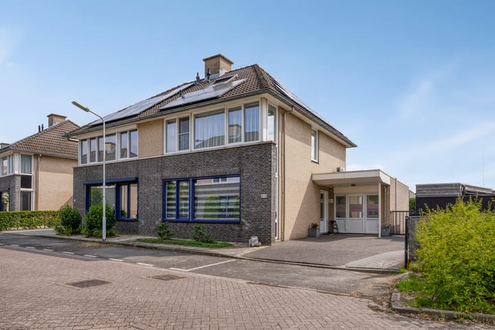 Eengezinswoning, 2-onder-1-kapwoning Bachlaan 11 in Hulst