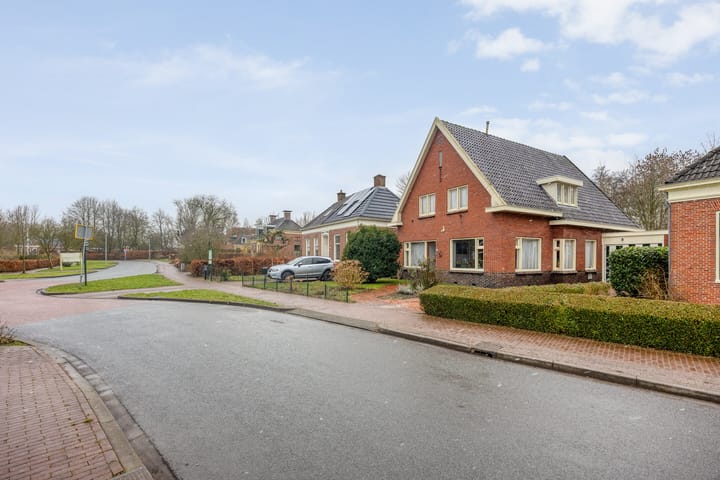 Vrijstaande woning Burg van Barneveldweg 15 in Aduard