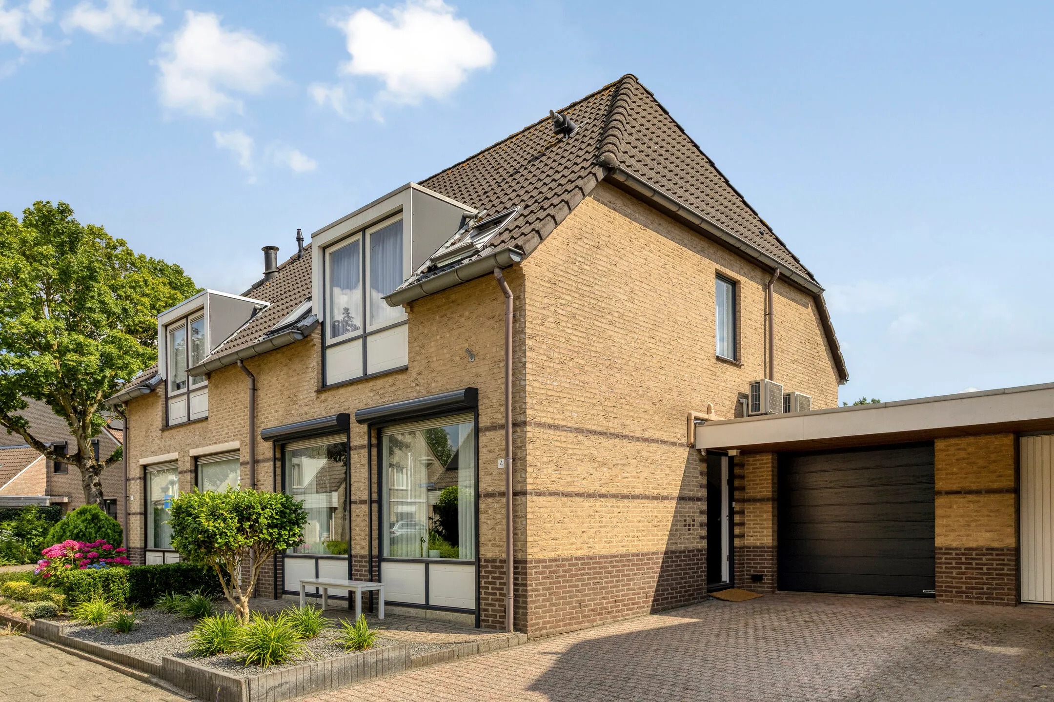 2-onder-1-kapwoning Geilenkirchenstraat 4 in Sittard