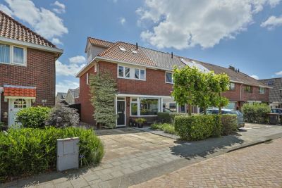 Eengezinswoning, hoekwoning Creutzberglaan 158 in Beverwijk