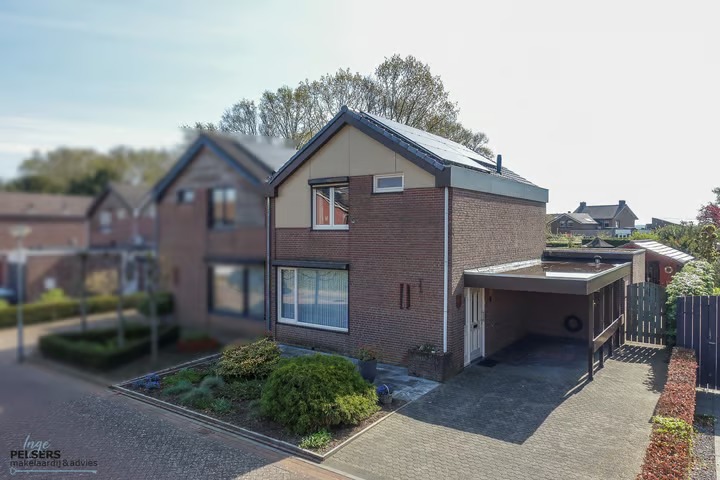 2-onder-1-kapwoning Dreessencampstraat 22 in Beesel