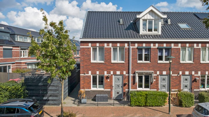 Hoekwoning Sint Marcusstraat 1 in Poeldijk