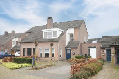 Eengezinswoning, 2-onder-1-kapwoning De Hoefkens 7 in Moergestel