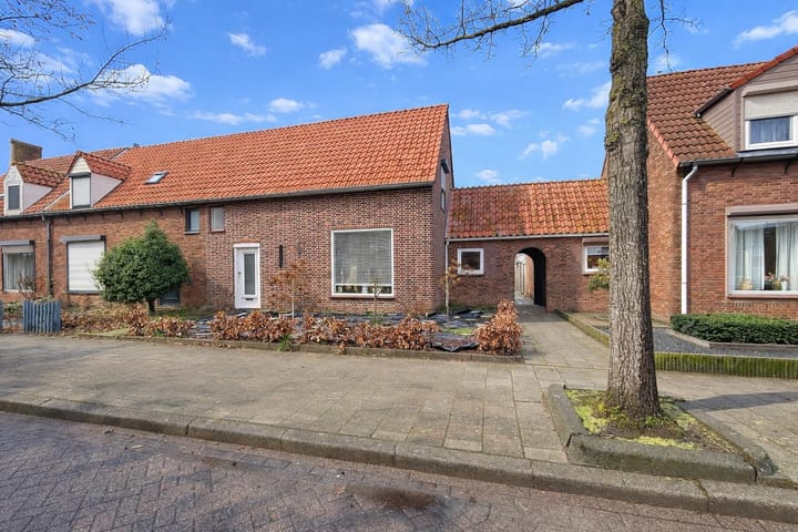 Geschakelde woning van der Slikkestraat 17 in Schoondijke