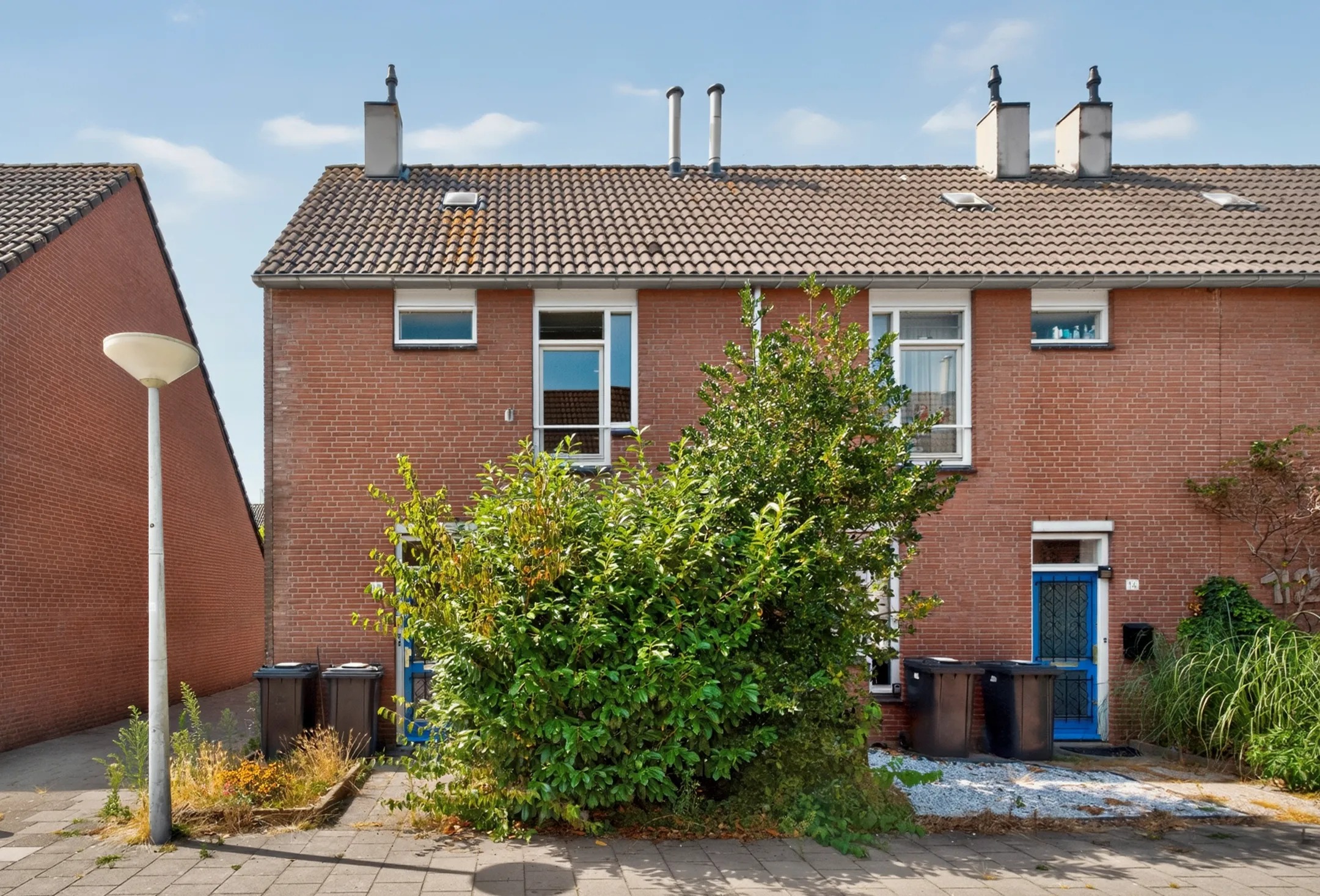 Hoekwoning Wethouder Ramstraat 16 in Amsterdam