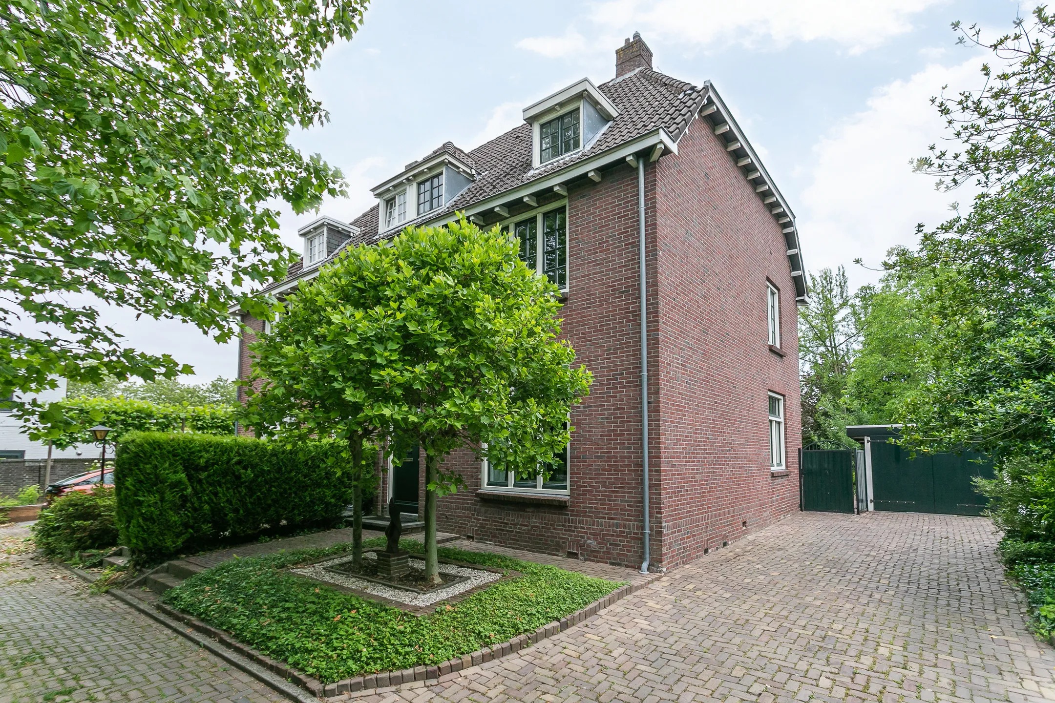 2-onder-1-kapwoning Treebeekstraat 24 in Brunssum