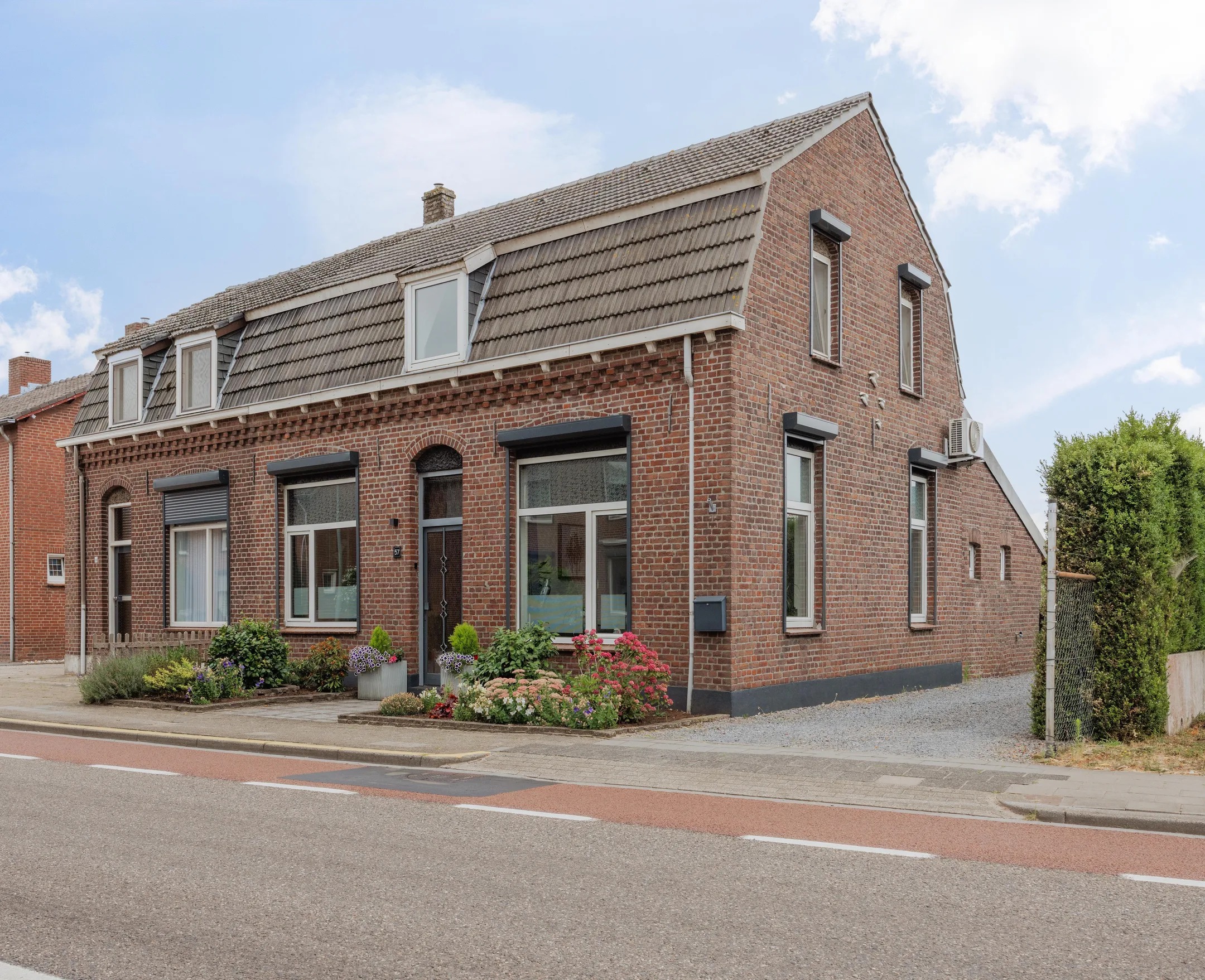 2-onder-1-kapwoning Spoorstraat 57 in Tienray