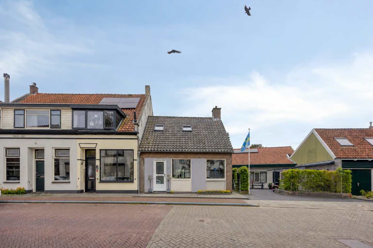 Hoekwoning Stationsweg 7 in Dirksland