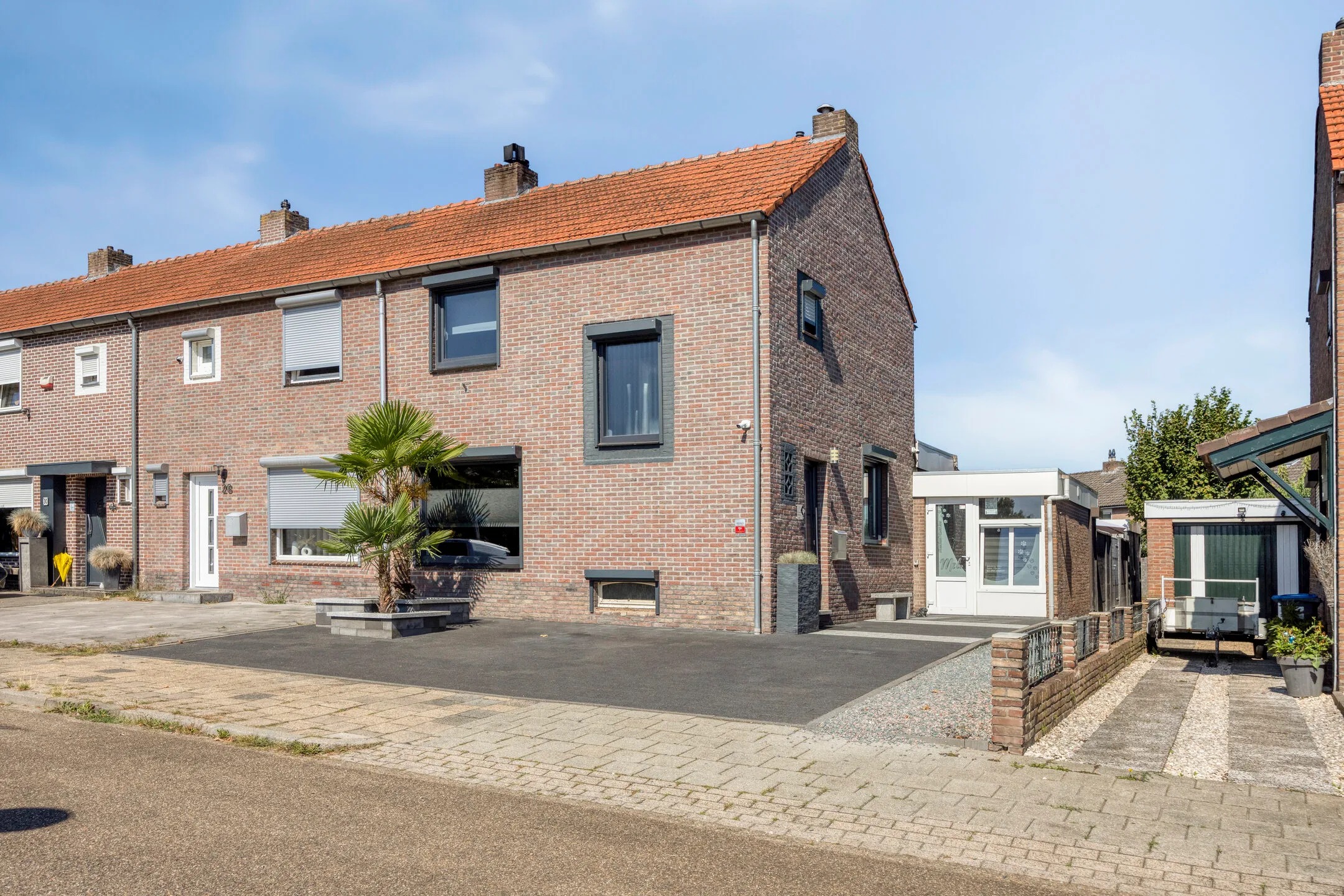 2-onder-1-kapwoning Bernhardstraat 26 in Hoensbroek