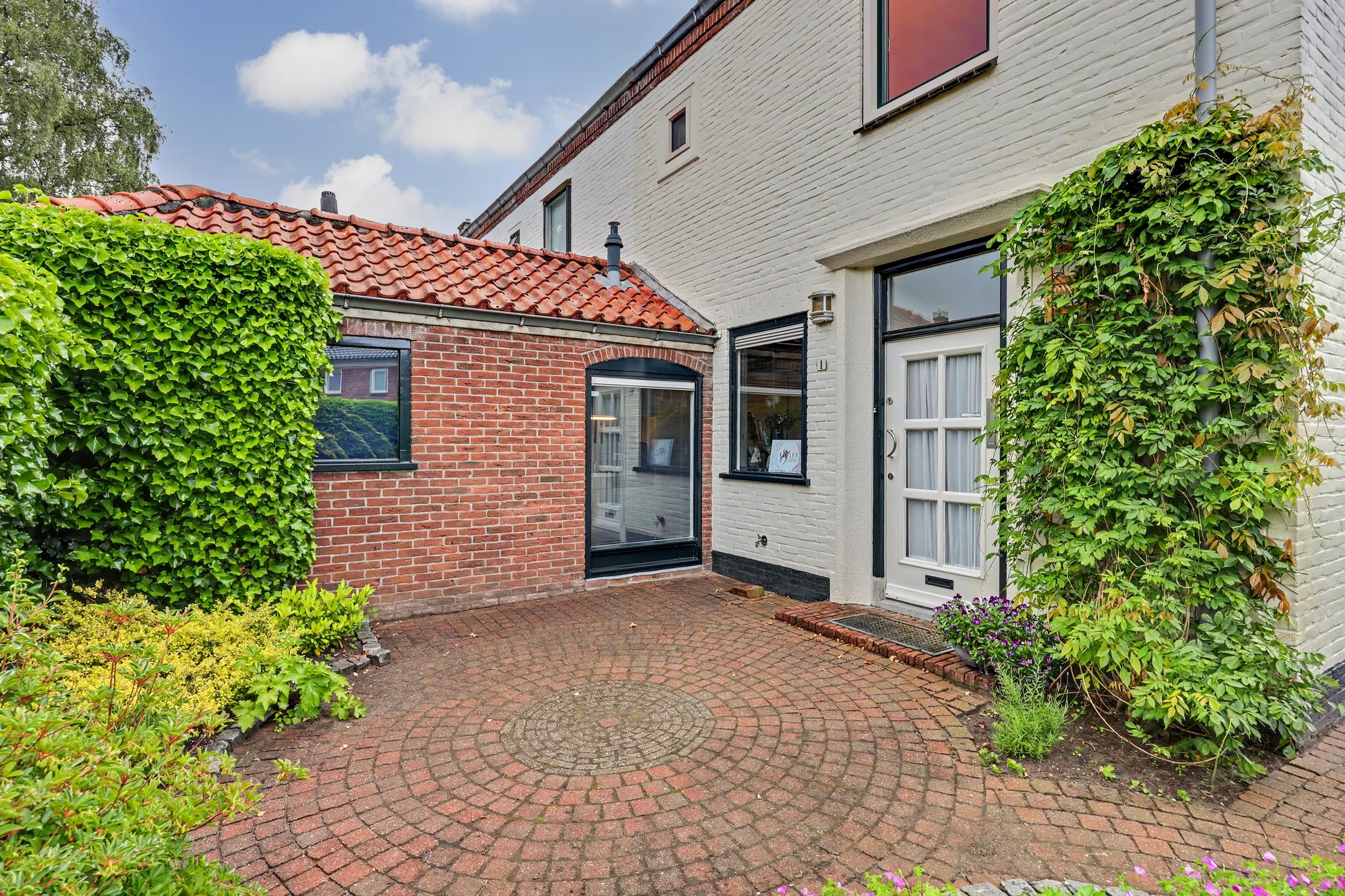 Hoekwoning Thomas a Kempislaan 1 in Almelo