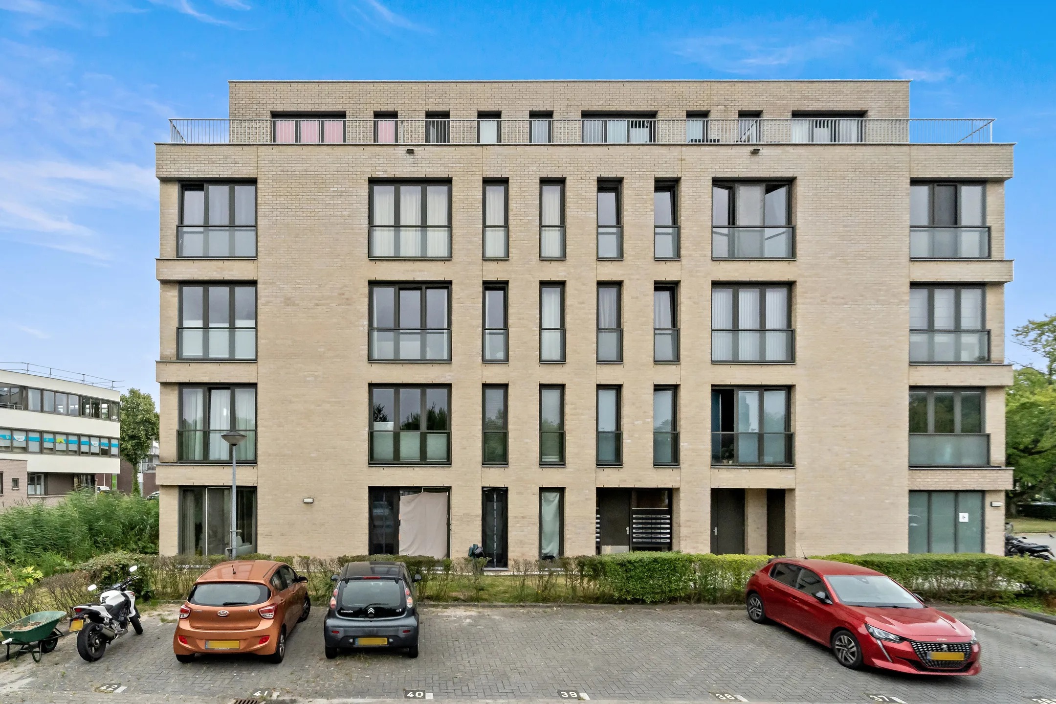 Portiekflat Charlotte de Bourbonstraat 3 in Delft