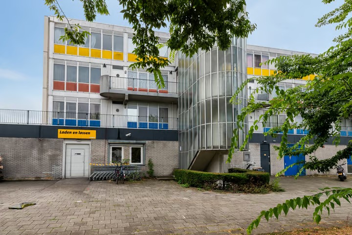 Galerijflat Renooiplein 17 in Amsterdam